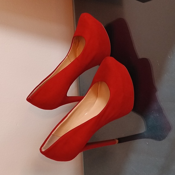 Red suede high heels - Picture 2 of 4